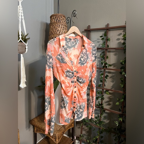 ▪️Free People Lucky Shirtee Floral Mesh Button Down Top Peach Bloom - Picture 9 of 13